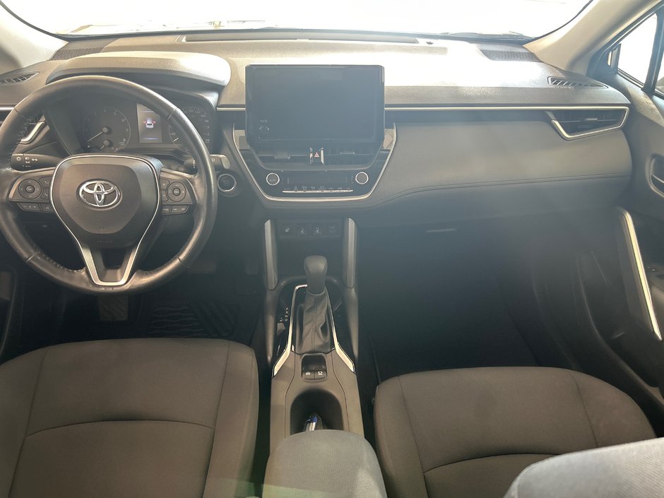 Toyota COROLLA CROSS LE 2023-10