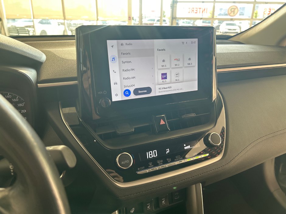 Toyota COROLLA CROSS LE 2023-18