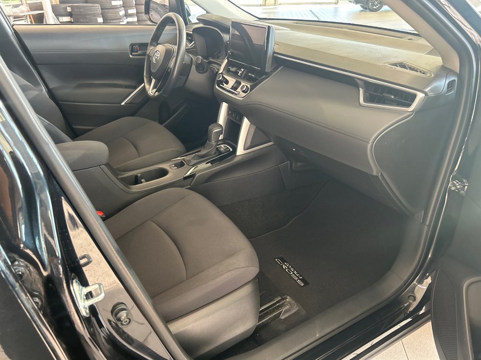 Toyota COROLLA CROSS LE 2023-11