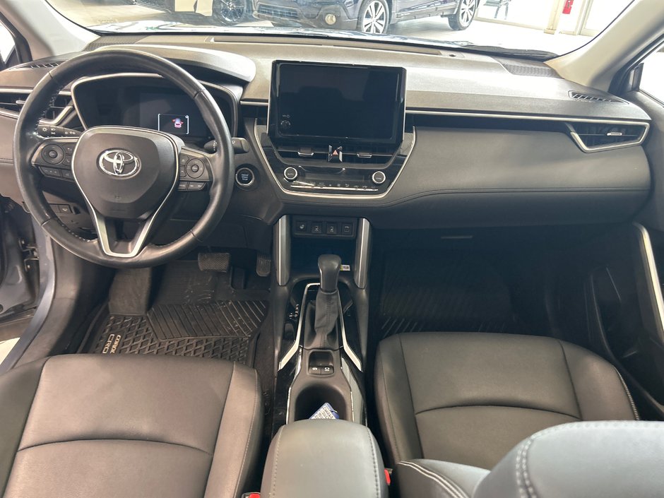 2023 Toyota Corolla Cross XLE-13