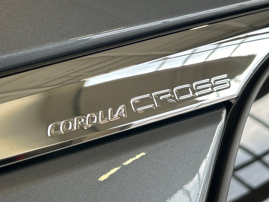 2023 Toyota Corolla Cross XLE-11