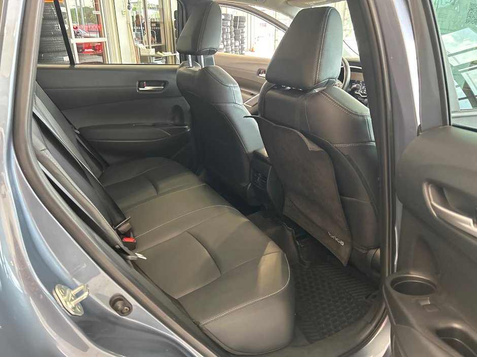 2023 Toyota Corolla Cross XLE-12