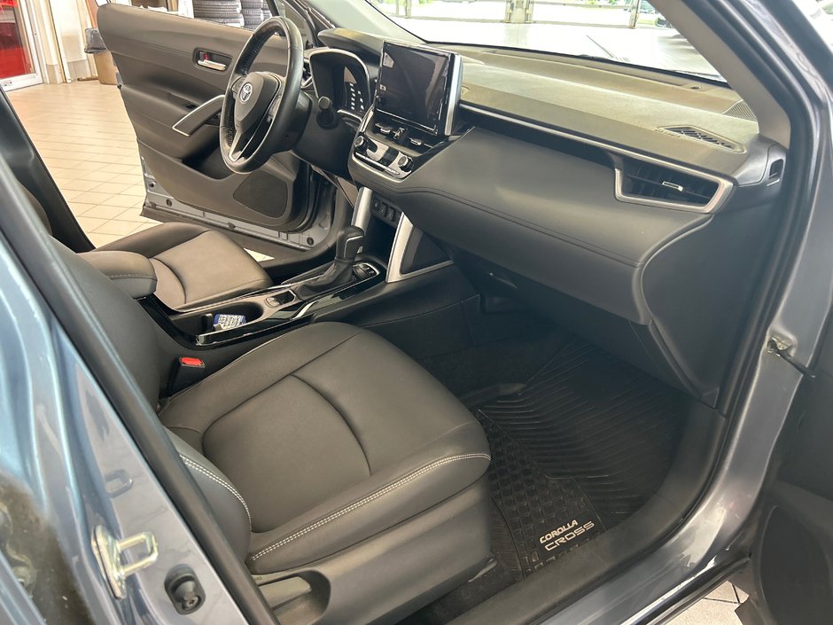 2023 Toyota Corolla Cross XLE-14
