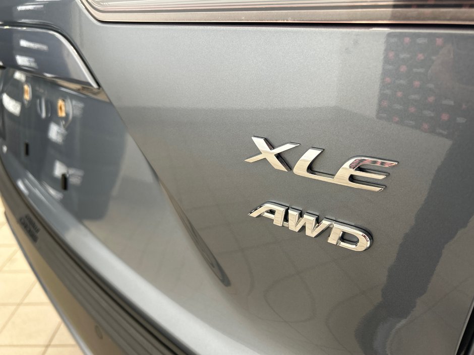 2023 Toyota Corolla Cross XLE-8