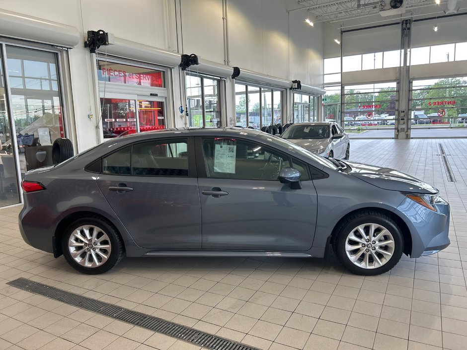 Toyota Corolla LE 2021-30