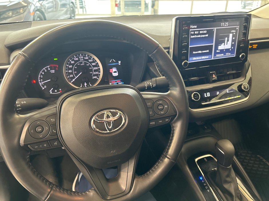 Toyota Corolla LE 2021-29