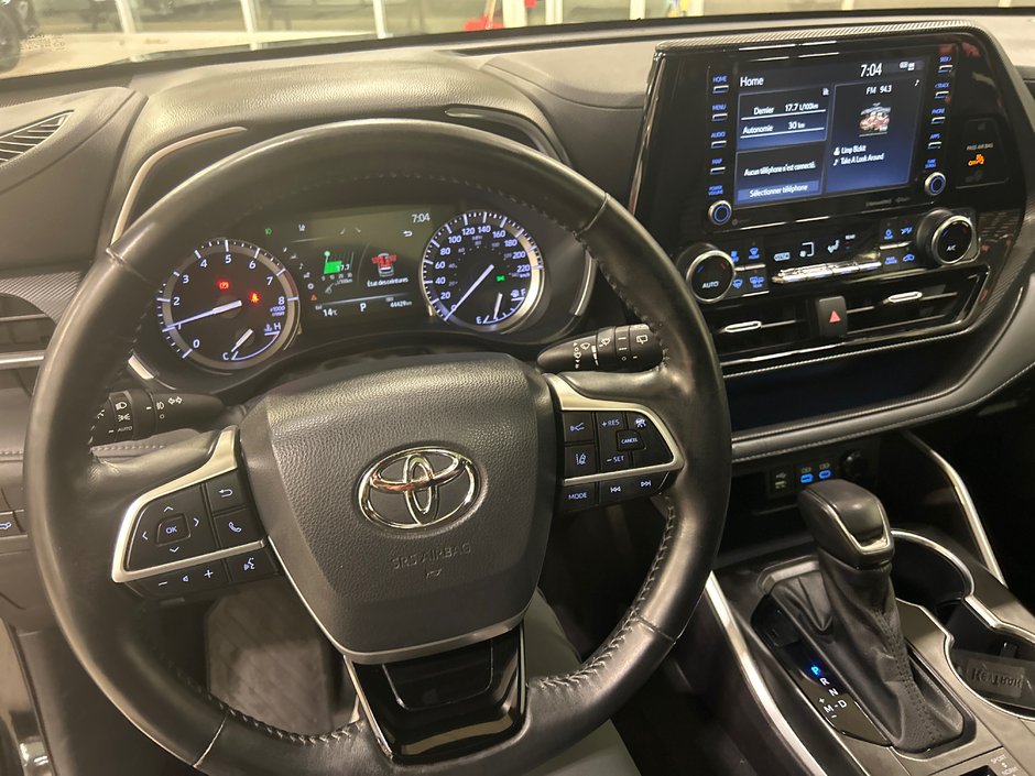 2022 Toyota Highlander XSE-32