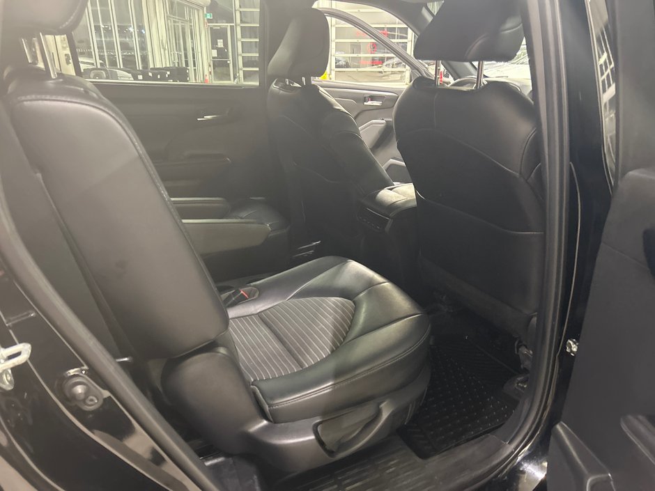 2022 Toyota Highlander XSE-10