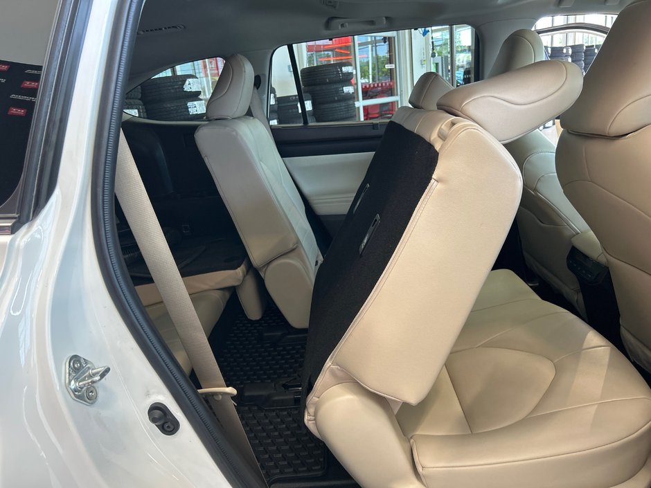 2022 Toyota Highlander XLE-13