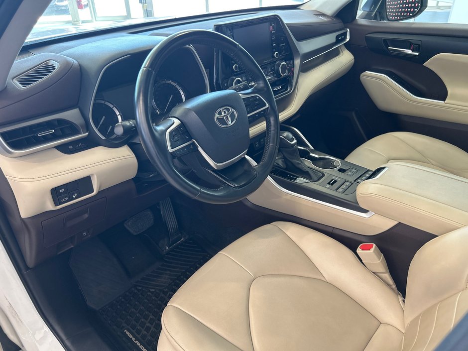 2022 Toyota Highlander XLE-23