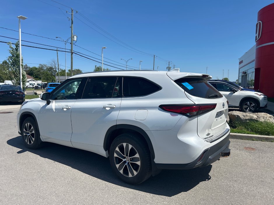 2022 Toyota Highlander XLE-2