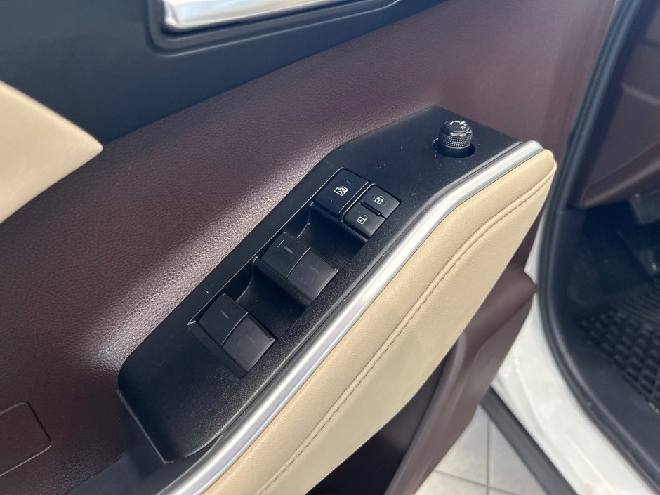 2022 Toyota Highlander XLE-24