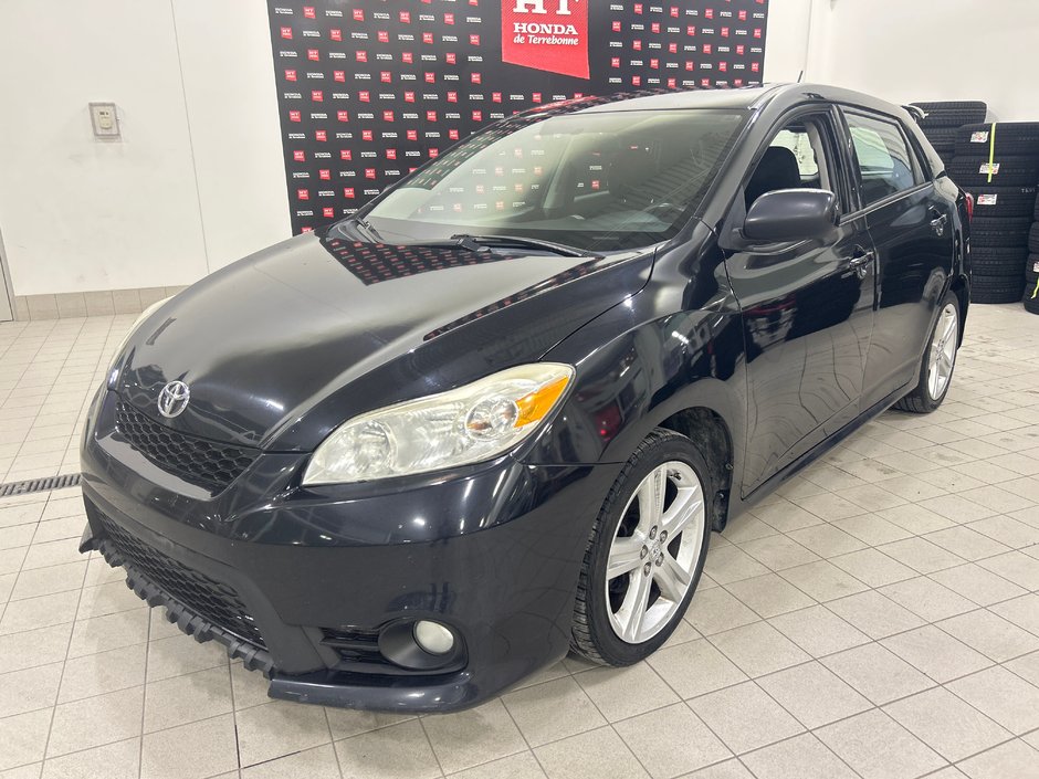 Toyota Matrix  2011-0