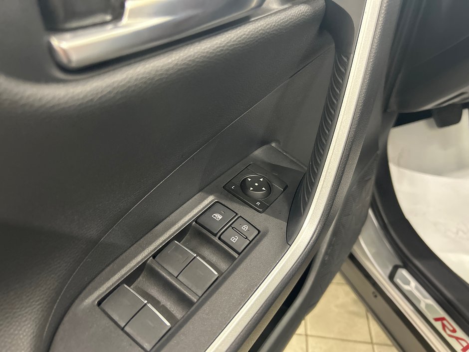 Toyota RAV4 Prime XSE 2024-23