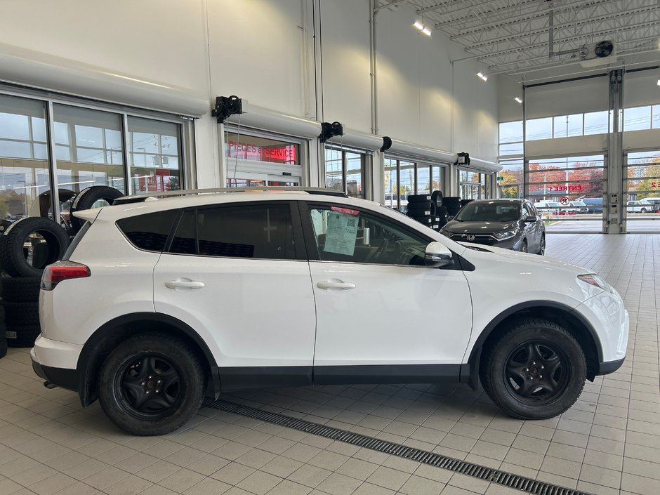 Toyota RAV4 LE 2016-13