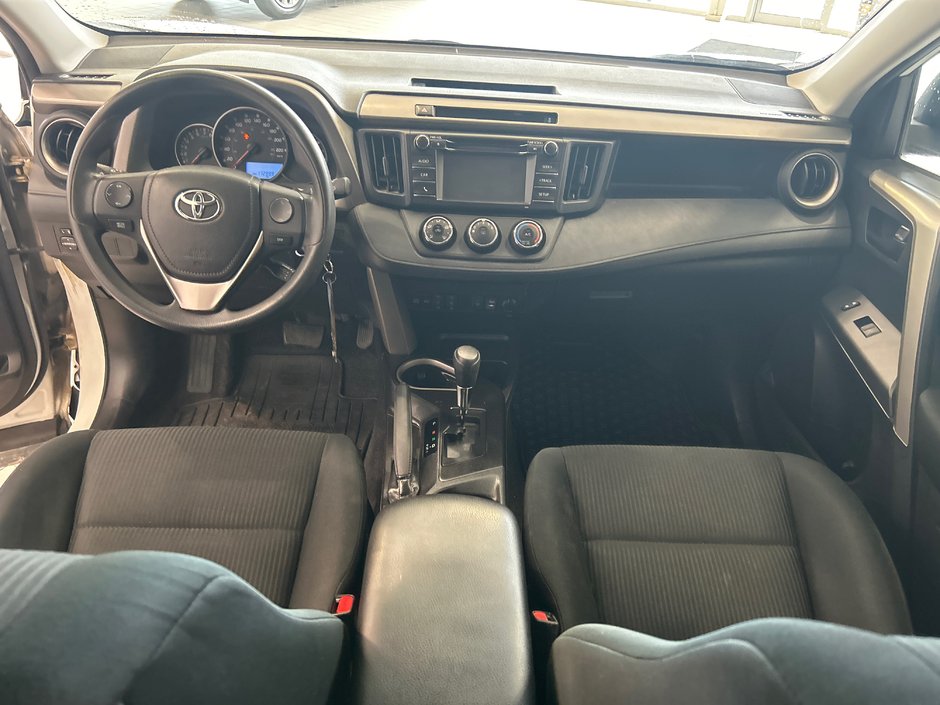 Toyota RAV4 LE 2016-9