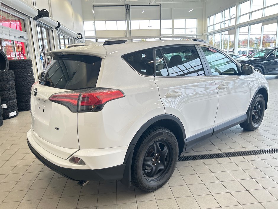 Toyota RAV4 LE 2016-4
