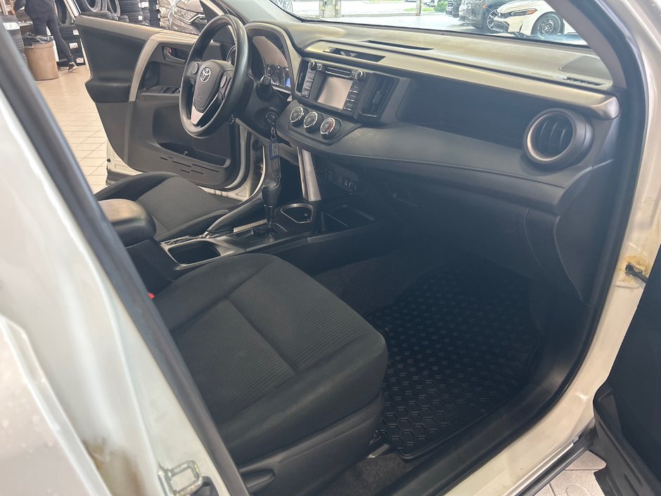 Toyota RAV4 LE 2016-14