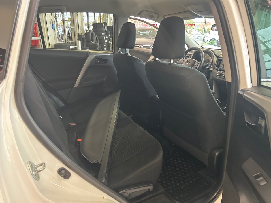 Toyota RAV4 LE 2016-8