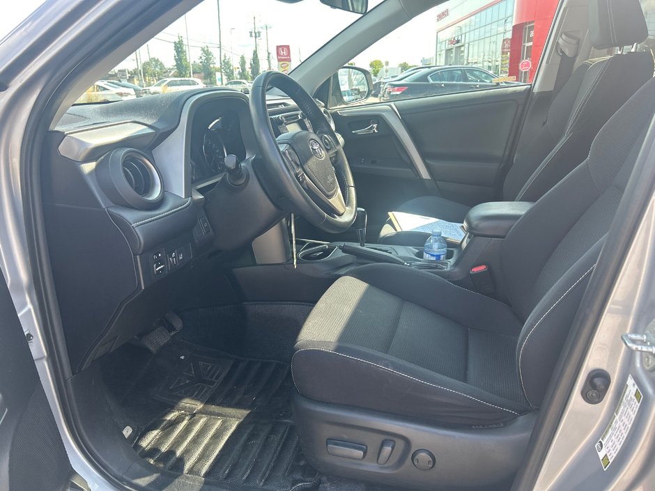 Toyota RAV4 XLE 2017-10