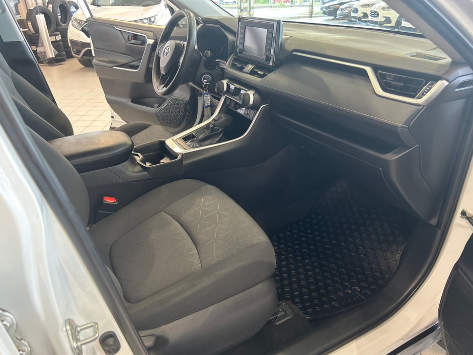 2019 Toyota RAV4 LE-12