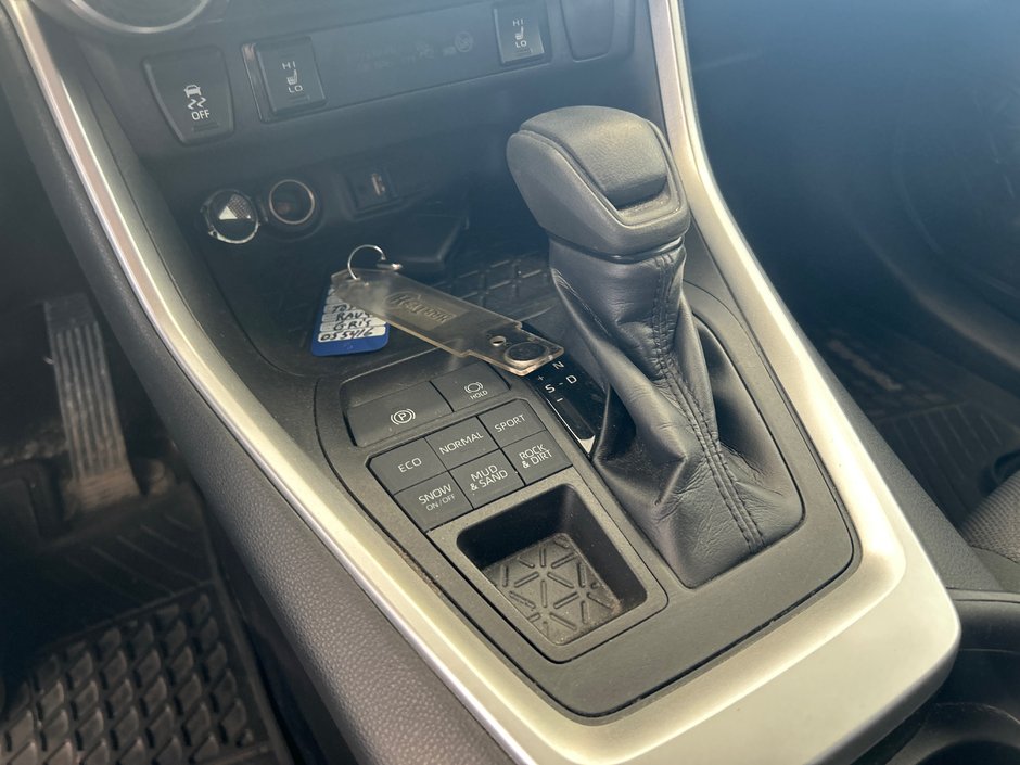 Toyota RAV4 LE 2019-17