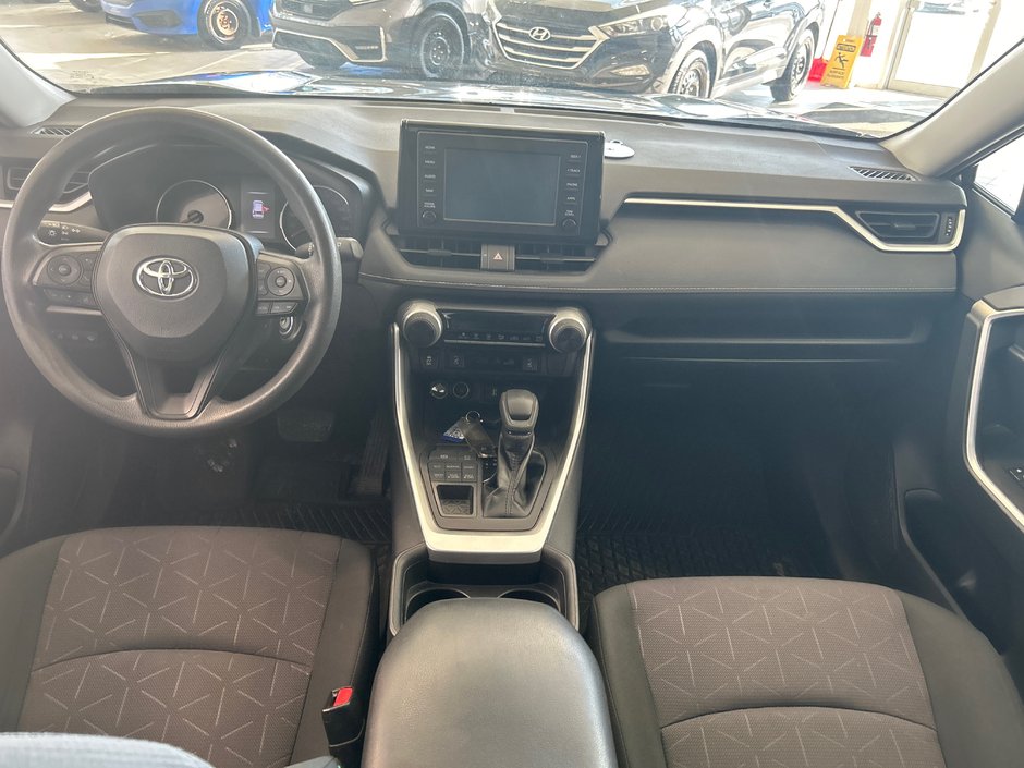 Toyota RAV4 LE 2019-8