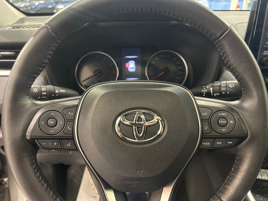 Toyota RAV4 XLE 2021-30