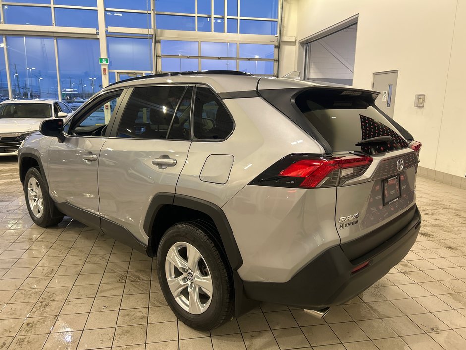 Toyota RAV4 XLE 2021-8