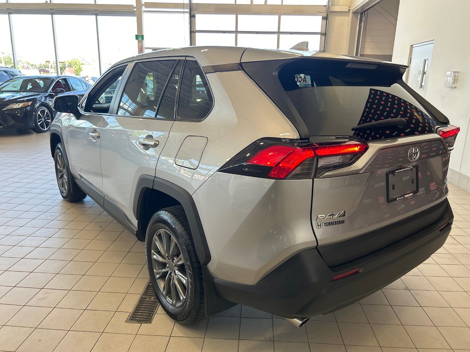 Toyota RAV4 LE 2022-6