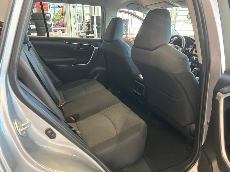 Toyota RAV4 LE 2022-10
