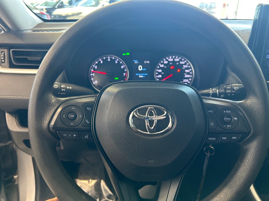 Toyota RAV4 LE 2022-26