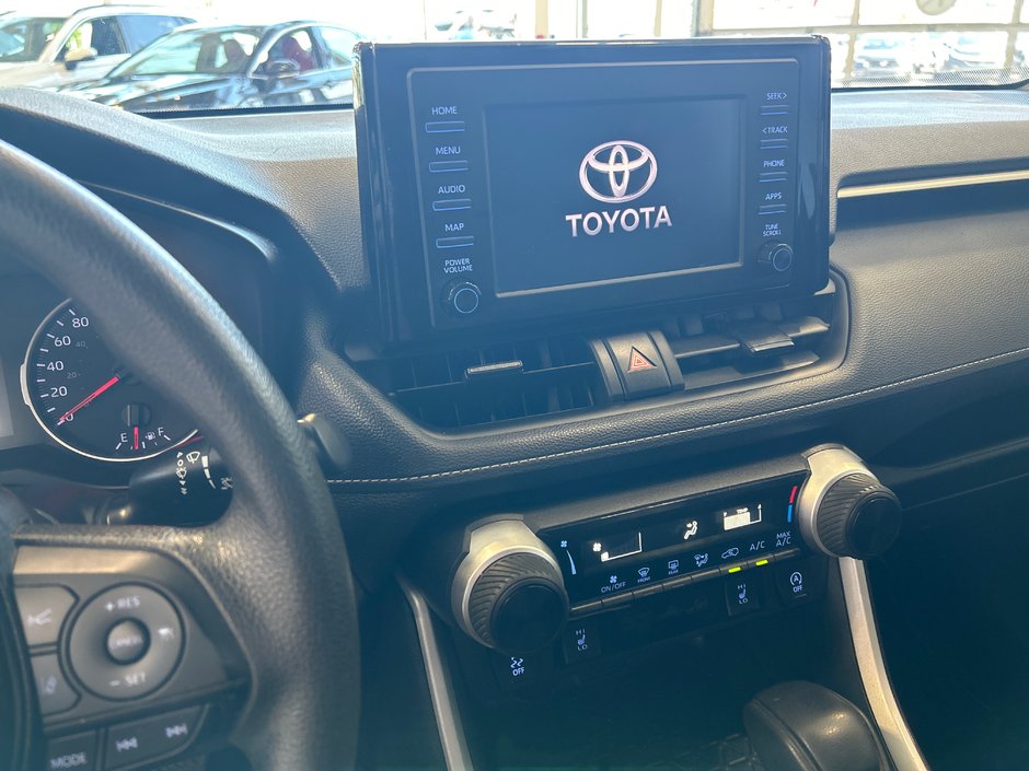 Toyota RAV4 LE 2022-18