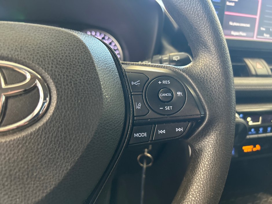 Toyota RAV4 LE 2022-21