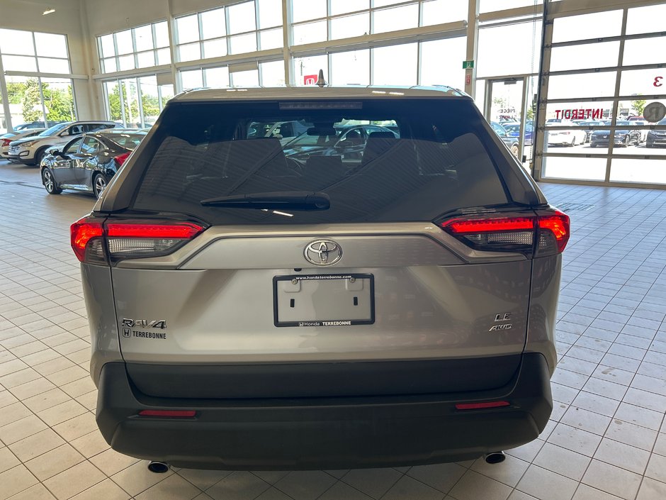 Toyota RAV4 LE 2022-5