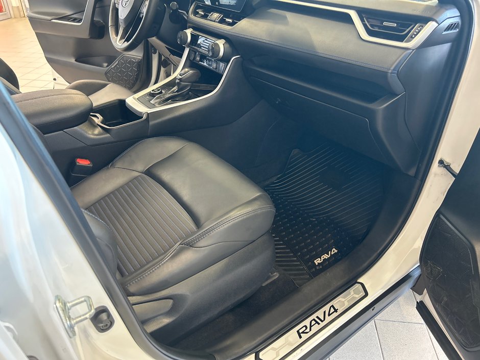 Toyota RAV4 Hybrid XSE 2023-12