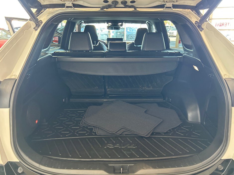 Toyota RAV4 Hybrid XSE 2023-9