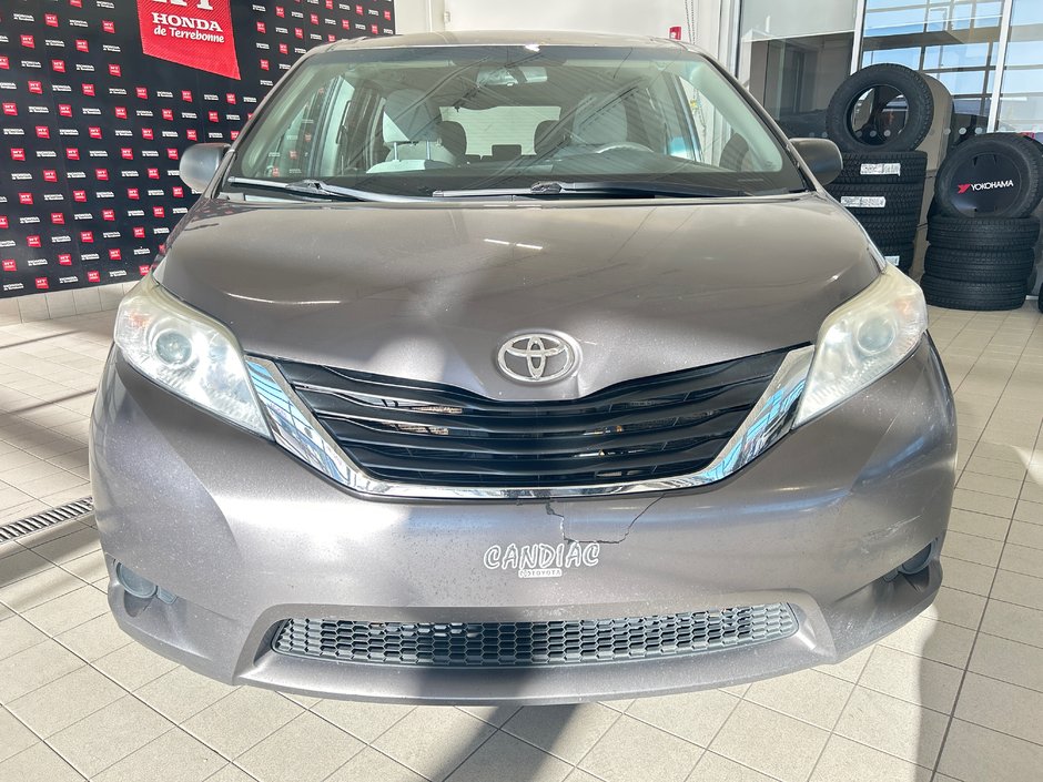 Toyota Sienna CE 2015-2