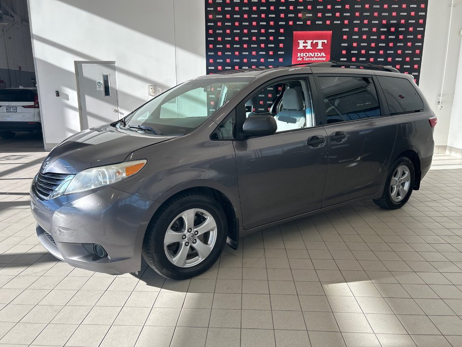 Toyota Sienna CE 2015-1