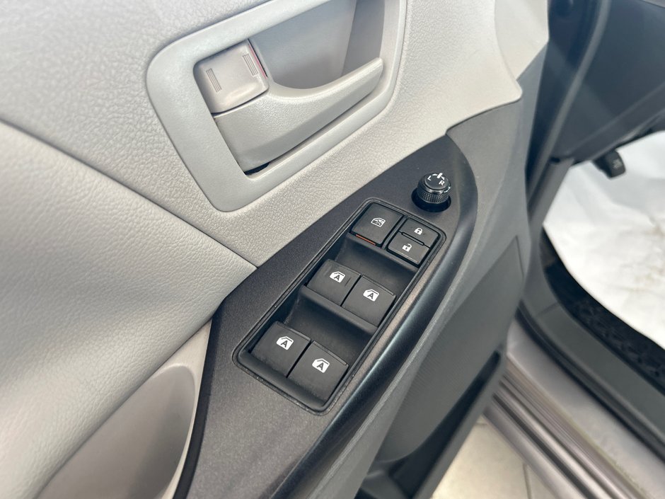 Toyota Sienna CE 2015-15