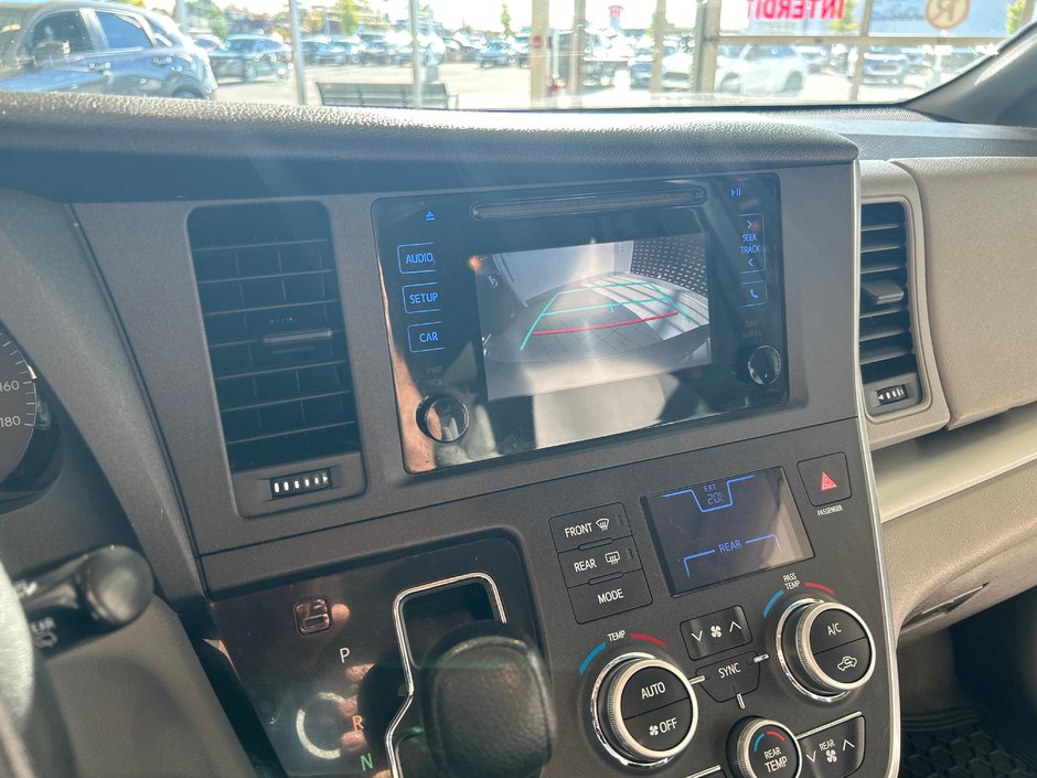 Toyota Sienna CE 2015-18