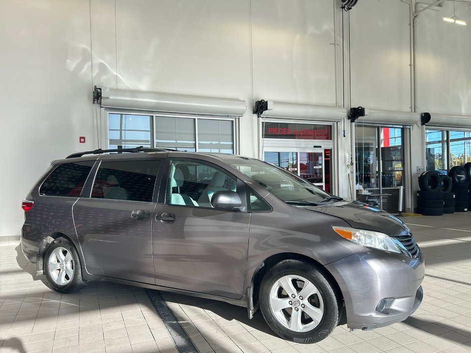 Toyota Sienna CE 2015-3