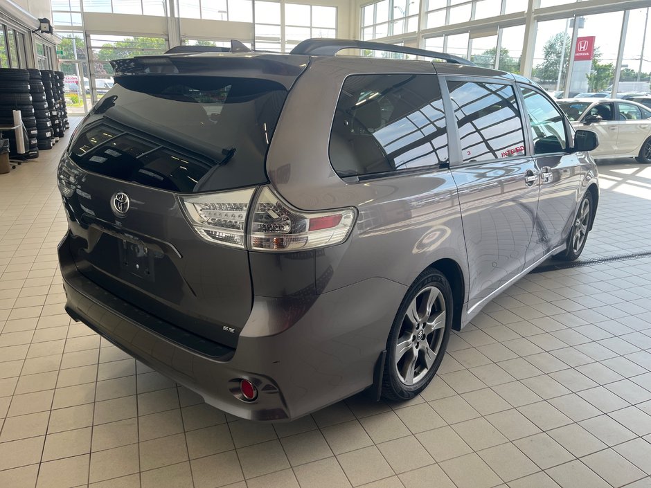 2019 Toyota Sienna SE-6
