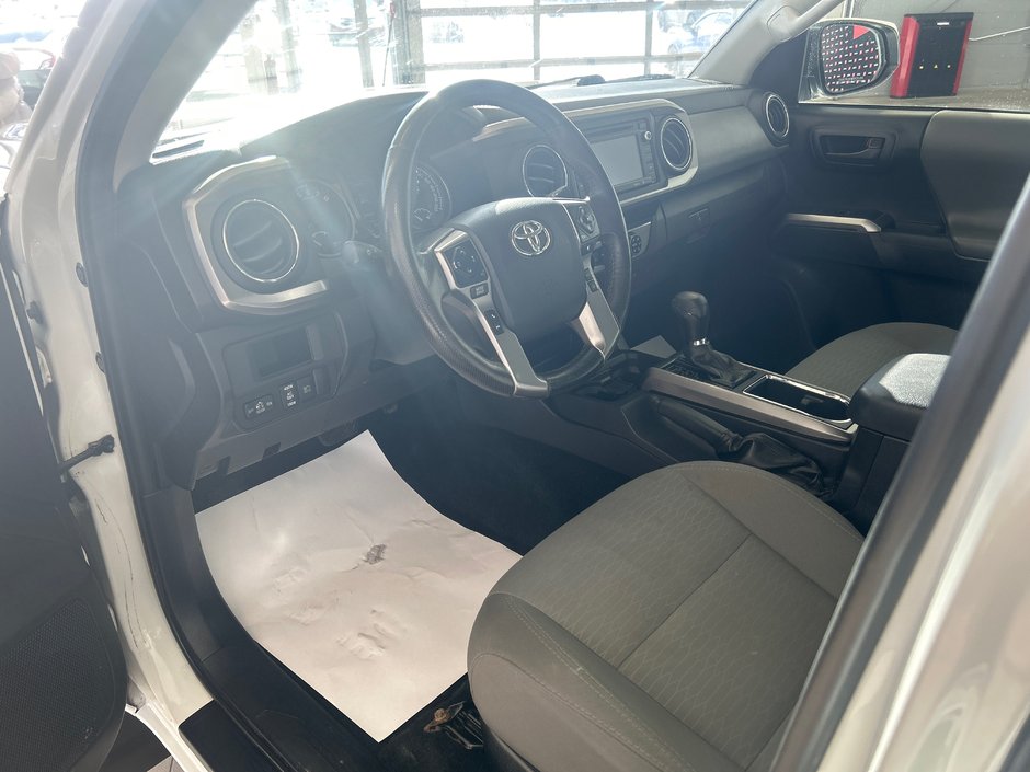 2018 Toyota Tacoma SR5-17