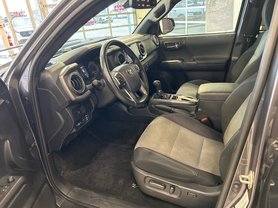 2020 Toyota Tacoma TRD Sport-16