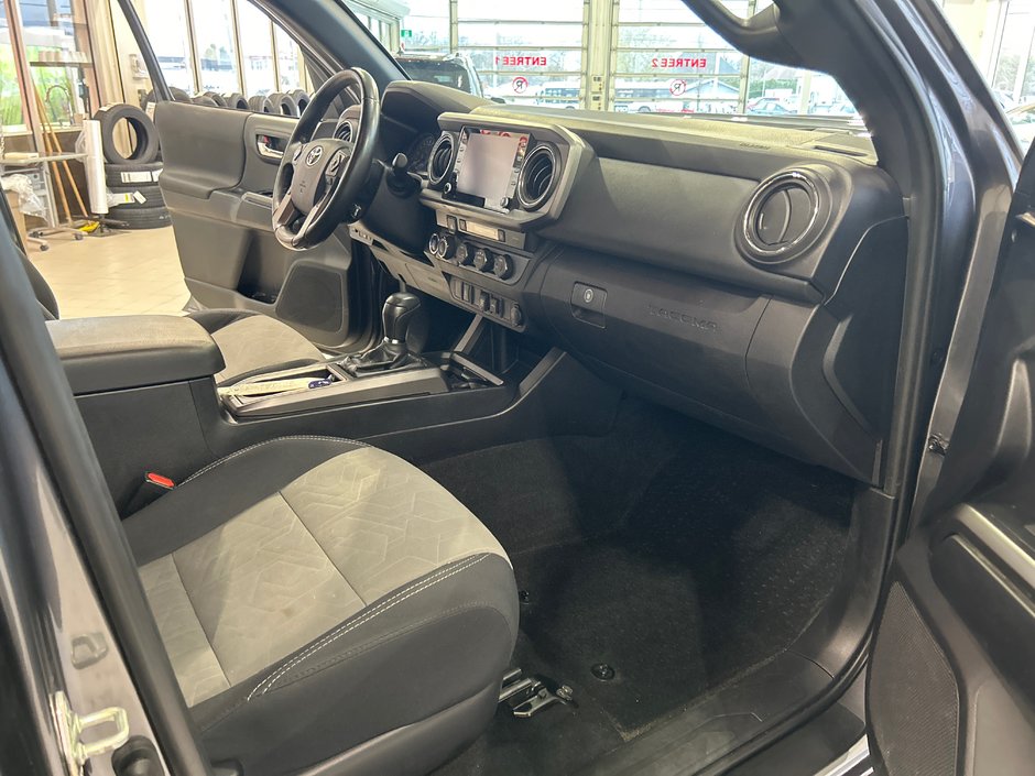 2020 Toyota Tacoma TRD Sport-14