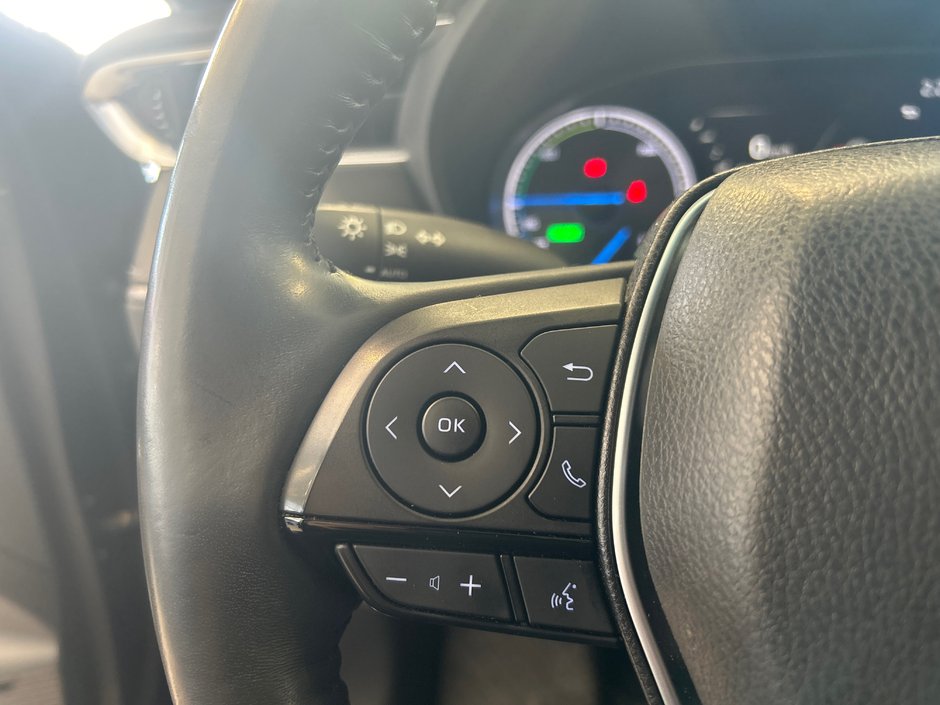 Toyota Venza Hybrid XLE 2021-26