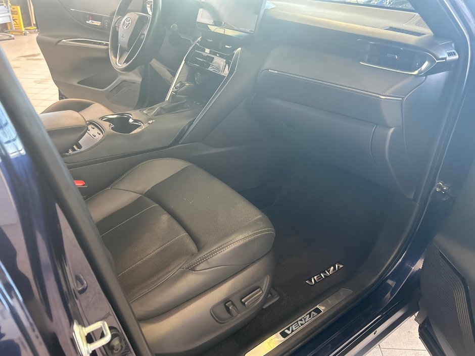 Toyota Venza Hybrid XLE 2021-13