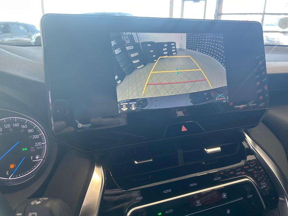 Toyota Venza Hybrid XLE 2021-23