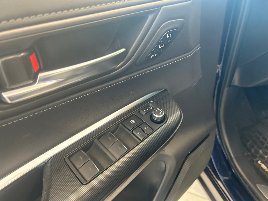 Toyota Venza Hybrid XLE 2021-17